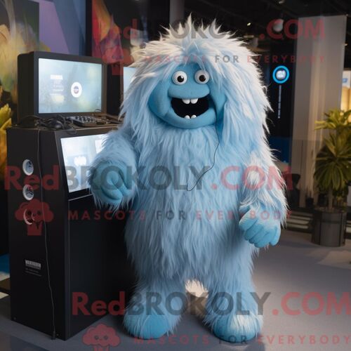 Costume Mascotte Redbrokoly De Yéti Bleu Ciel Habillé D Une Combishort Et De Porte-Clés