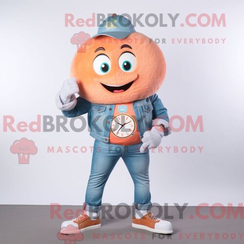 Personnage De Costume De Mascotte Redbrokoly De Boulettes De Viande De Pêche Habillé Avec Un Jean Boyfriend Et Des Montres Numériques