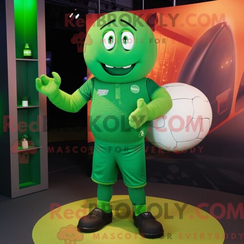 Costume De Mascotte Redbrokoly De Ballon De Rugby Vert Habillé D Une Chemise Henley Et De Colliers