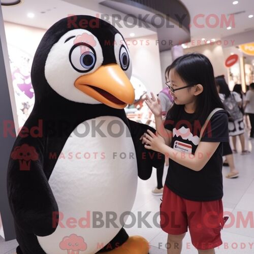 Costume Mascotte Redbrokoly De Pingouin Habillé D Un T-Shirt À Col En V Et D Anneaux