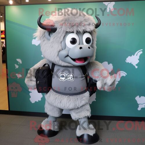 Costume De Mascotte Redbrokoly De Bison Argenté Habillé D Une Jupe Crayon Et De Sacs À Dos