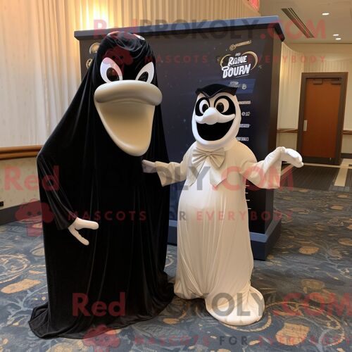 Personnage De Costume De Mascotte Redbrokoly De Contorsionniste Beige Habillé D Un Smoking Et De Châles