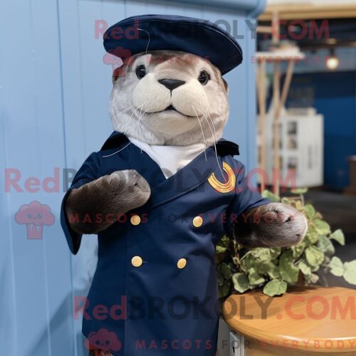 Costume Mascotte Redbrokoly De Poisson Rouge Vert Habillé D Un Débardeur Et De Lunettes