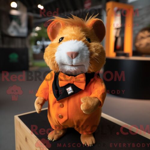 Costume De Mascotte Redbrokoly De Cochon D Inde Orange Habillé D Une Combishort Et De Noeuds Papillons