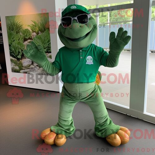 Personnage De Costume De Mascotte Redbrokoly De Tortue Verte Forêt Habillé Avec Un T-Shirt Henley Et Des Bracelets De Cheville