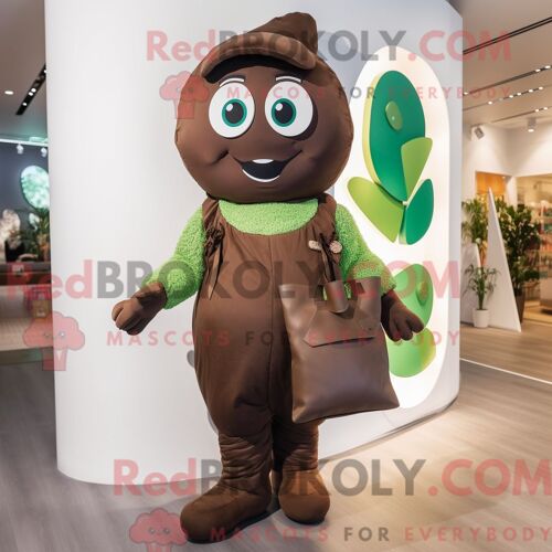 Personnage De Costume De Mascotte Redbrokoly De Chocolats Olive Habillé Avec Une Salopette Et Des Sacs À Main
