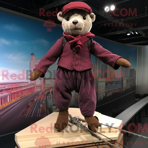 Costume De Mascotte Redbrokoly De Funambule Marron Habillé D Un Pantalon Et D Écharpes En Velours Côtelé