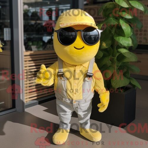 Costume De Mascotte Redbrokoly De Pomme Jaune Citron Habillé Avec Une Salopette Et Des Lunettes De Soleil