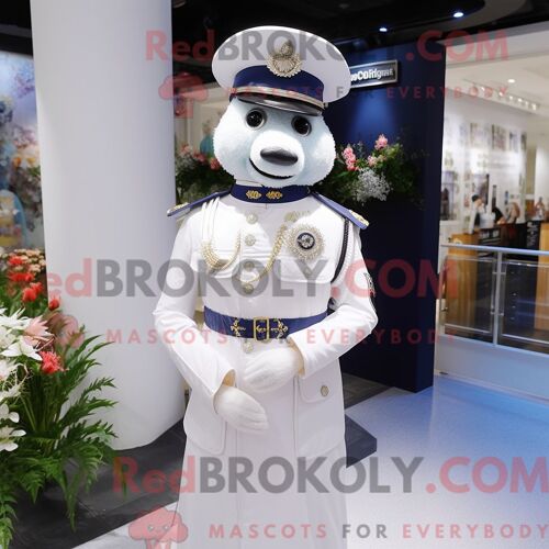 Costume Mascotte Redbrokoly D Officier De Police Habillé D Une Robe De Mariée Et De Colliers