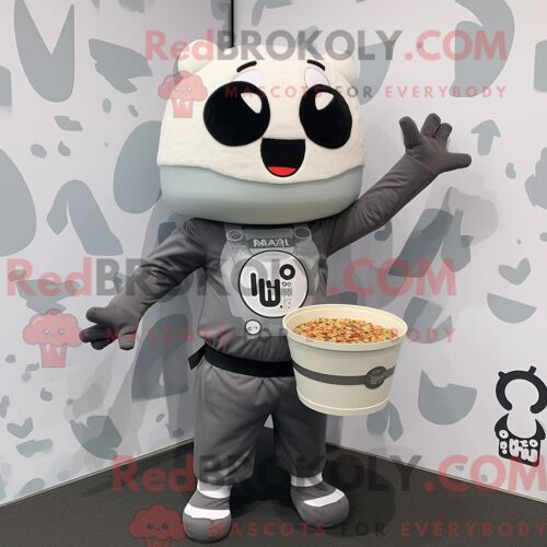 Costume Mascotte Redbrokoly De Soupe Miso Grise Personnage Habillé Avec Une Combinaison Et Des Bretelles