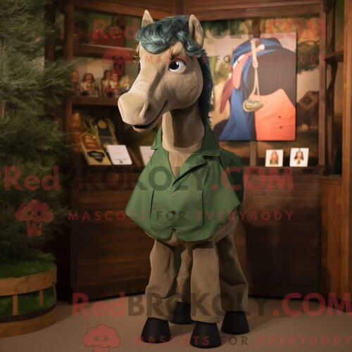 Costume De Mascotte Redbrokoly De Jument Vert Forêt Habillé D Un Pantalon Chino Et D Épingles À Châle