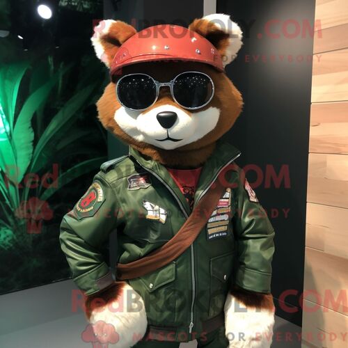 Costume De Mascotte Redbrokoly De Panda Roux Vert Forêt Habillé D Une Veste De Motard Et De Bérets