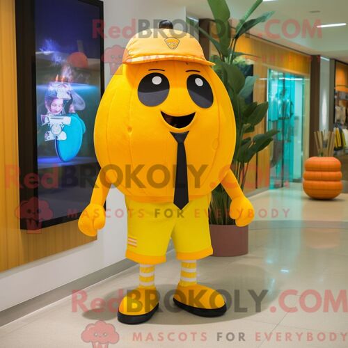 Costume De Mascotte Redbrokoly De Citrouille Jaune Habillé D Un Bermuda Et D Épingles À Cravate