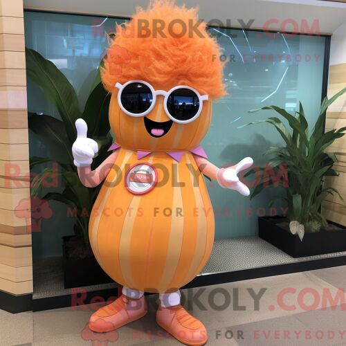 Costume De Mascotte Redbrokoly D Oignon Pêche Personnage Habillé Avec Une Robe Et Des Lunettes De Soleil