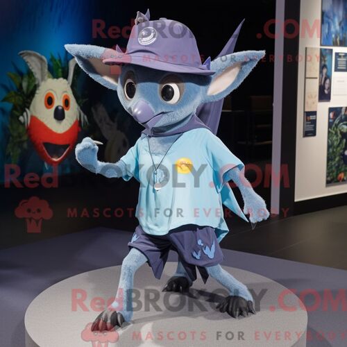 Costume De Mascotte Redbrokoly De Chauve-Souris Aux Fruits Bleus Habillé D Un Short De Course Et D Épingles À Chapeau