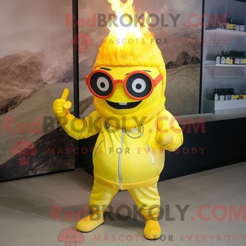 Costume Mascotte Redbrokoly De Cracheur De Feu Jaune Citron Habillé D Une Parka Et De Lunettes