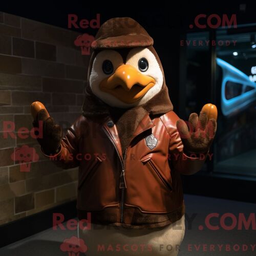Costume Mascotte Redbrokoly De Pingouin Marron Habillé D Une Veste En Cuir Et De Mitaines