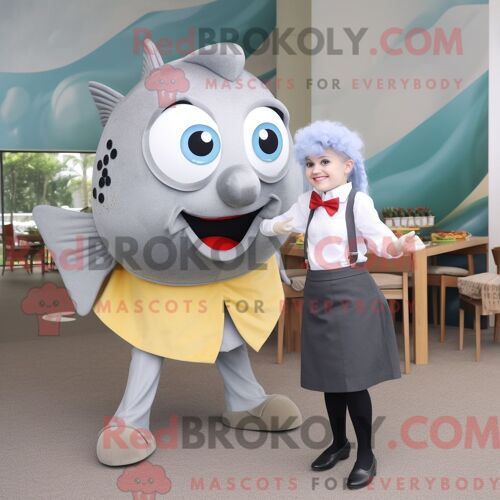 Personnage De Costume De Mascotte Redbrokoly De Fish And Chips Gris Habillé Avec Une Jupe Crayon Et Des Noeuds Papillons