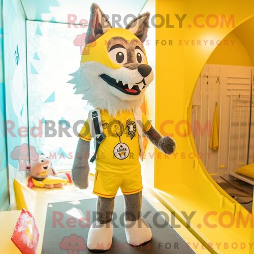 Costume Mascotte Redbrokoly De Loup Jaune Say Wolf Habillé Avec Un Maillot De Bain Et Des Bretelles