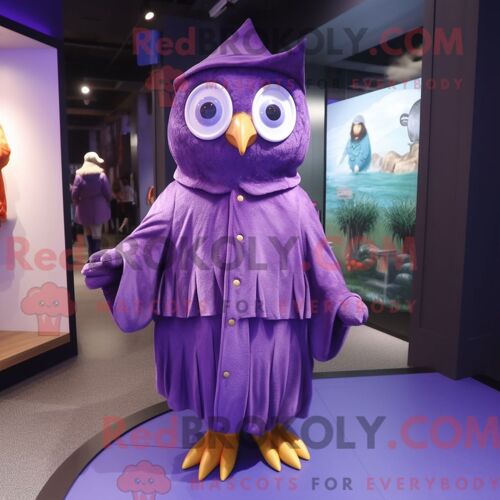 Costume Mascotte Redbrokoly De Hibou Violet Habillé D Un Imperméable Et De Mitaines