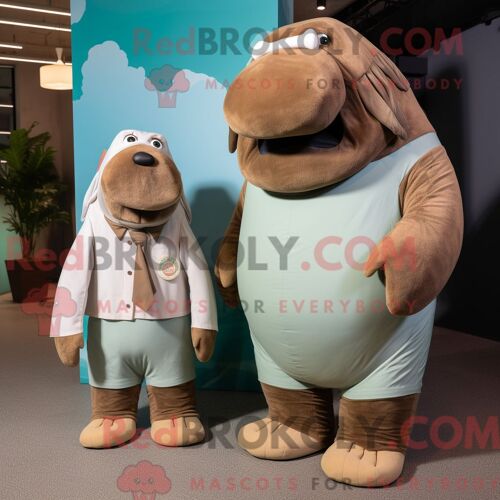 Costume Mascotte Redbrokoly De Morse Habillé D Une Barboteuse Et De Cravates