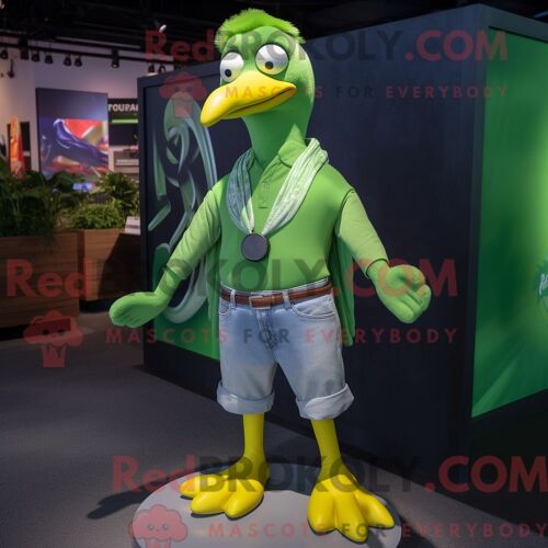 Costume Mascotte Redbrokoly De Mouette Vert Citron Personnage Habillé Avec Un Jean Et Des Bagues