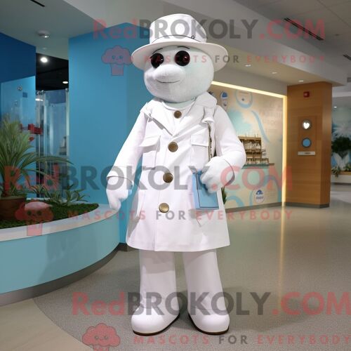 Mascotte Redbrokoly De Docteur Blanc Personnage Habillé Avec Une Barboteuse Et Des Épingles À Chapeau