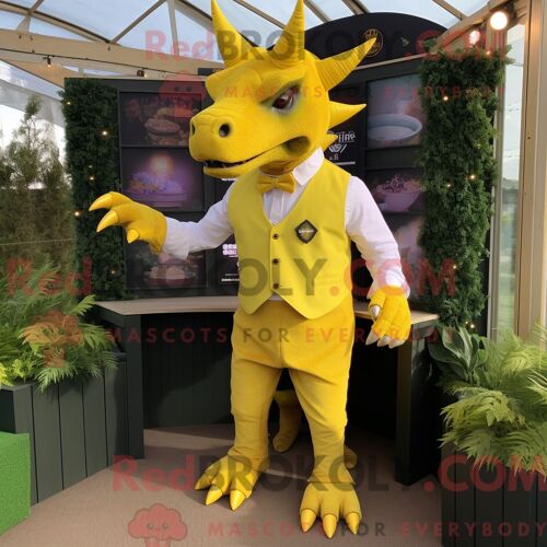 Costume Mascotte Redbrokoly De Triceratops Jaune Personnage Habillé D Un Gilet Et De Boutons De Manchette