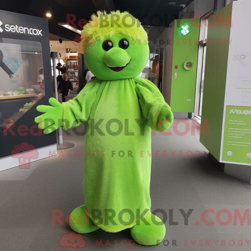 Costume Mascotte Redbrokoly De Croix Celtique Vert Citron Personnage Habillé Avec Une Robe Longue Et Des Mitaines