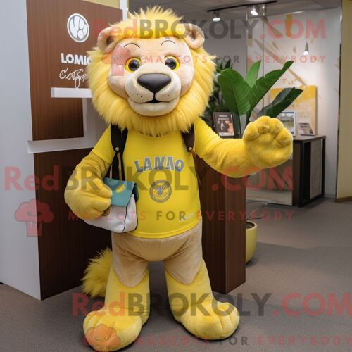 Costume De Mascotte Redbrokoly De Lion Tamer Jaune Citron Habillé Avec Un T-Shirt À Col En V Et Des Pochettes