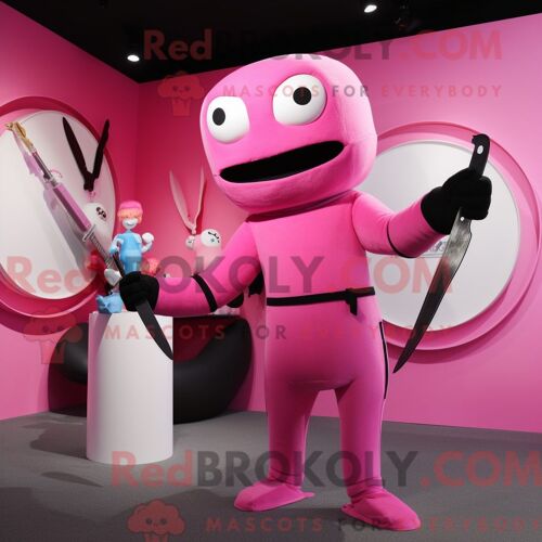 Costume Mascotte Redbrokoly De Lanceur De Couteaux Rose Personnage Habillé Avec Un Col Roulé Et Des Sacs À Main