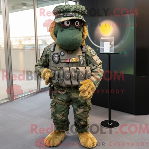 Costume De Mascotte Redbrokoly De Béret Vert Olive Personnage Habillé Avec Des Leggings Et Des Colliers