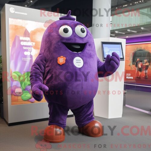 Personnage De Costume De Mascotte Redbrokoly De Pomme De Terre Violette Habillé D Un Camouflage Et De Montres Intelligentes