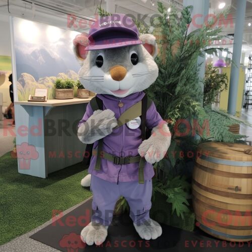 Personnage Mascotte Redbrokoly De Furet Lavande Habillé Avec Un Pantalon Cargo Et Des Chapeaux
