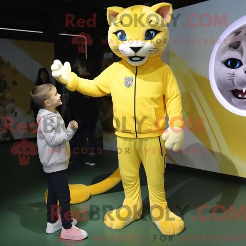 Personnage De Costume De Mascotte Redbrokoly De Puma Jaune Citron Habillé Avec Un T-Shirt À Manches Longues Et Des Montres