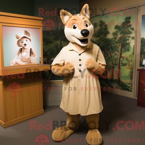 Costume De Mascotte Redbrokoly Tan Dingo Habillé D Une Robe Taille Empire Et De Coussinets De Pieds