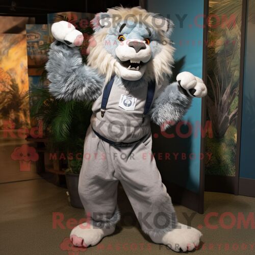 Costume Mascotte Redbrokoly De Tigre À Dents De Sabre Gris Personnage Habillé Avec Un Bermuda Et Des Bretelles