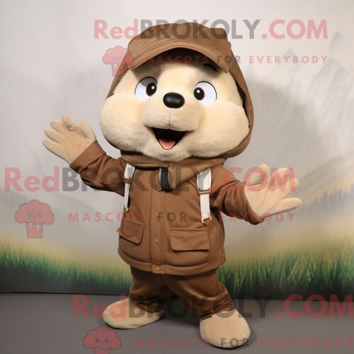 Costume Mascotte Redbrokoly De Hérisson Marron Habillé Avec Un Sweat À Capuche Et Des Bretelles