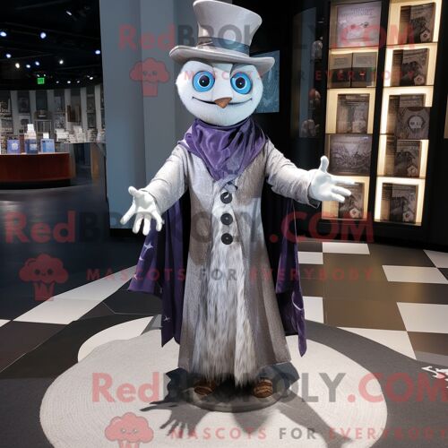 Costume De Mascotte Redbrokoly De Baleine À Bosse Crème Habillé Avec Un T-Shirt À Col En V Et Des Écharpes