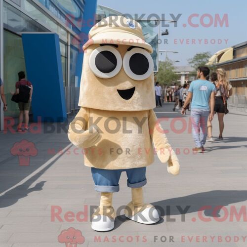 Personnage De Costume De Mascotte Redbrokoly De Crème Glacée Beige Habillé Avec Un Short En Jean Et Des Bracelets De Cheville