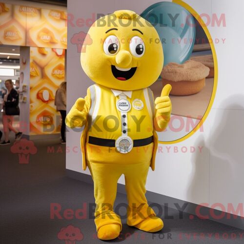 Costume De Mascotte Redbrokoly De Currywurst Jaune Citron Habillé D Un Gilet Et De Montres Intelligentes