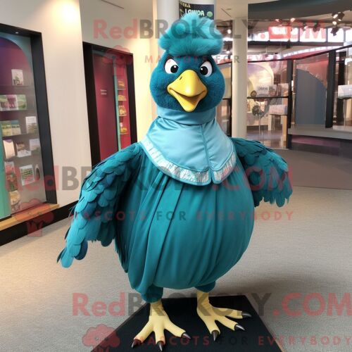 Costume De Mascotte Redbrokoly De Poulet Bleu Sarcelle Habillé Avec Une Robe Taille Empire Et Des Foulards