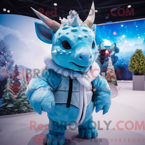 Costume Mascotte Redbrokoly De Triceratops Bleu Ciel Personnage Habillé Avec Une Parka Et Des Pinces À Cheveux