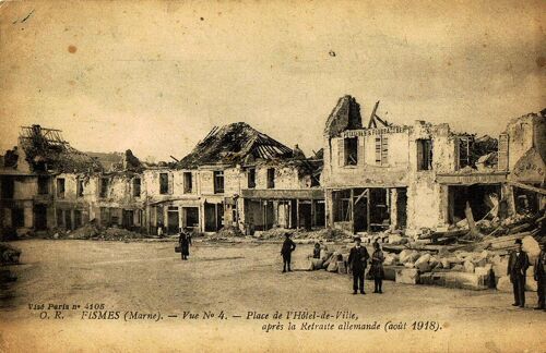 Carte Postale Ancienne, France, Marne ( 51 ), Fismes, Place De L'hôtel De Ville Après La Retraite Allemande