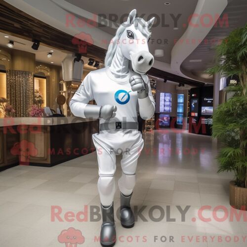 Costume Mascotte Redbrokoly Silver Horse Habillé Avec Un Pantalon Capri Et Des Montres Intelligentes