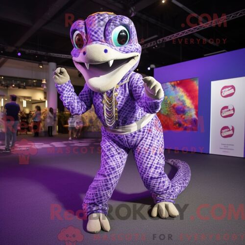 Costume Mascotte Redbrokoly De Chapeau De Sorcière Blanche Personnage Habillé Avec Une Robe Longue Et Des Broches