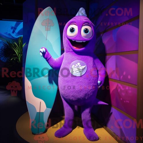Costume De Mascotte Redbrokoly De Planche De Surf Violette Habillé D Un Maillot De Bain Une Pièce Et D Épinglettes