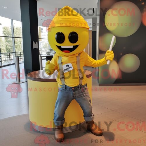 Mascotte Redbrokoly De Personnage De Grenade Jaune Habillé Avec Un Jean Évasé Et Des Bandeaux