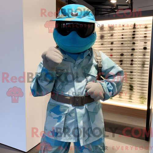 Costume De Mascotte Redbrokoly Cyan Marine Recon Habillé Avec Une Chemise En Popeline Et Des Casquettes