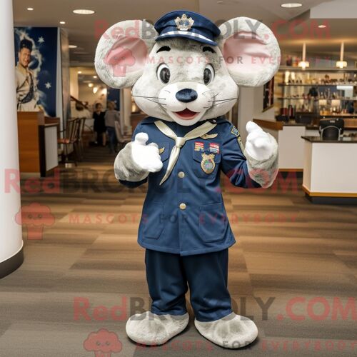Costume De Mascotte Redbrokoly De Souris Marine Personnage Habillé D Un Jean Boyfriend Et D Épingles À Chapeau